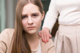 6 πράγματα που δεν πρέπει ποτέ να πείτε σε άτομα με κατάθλιψη