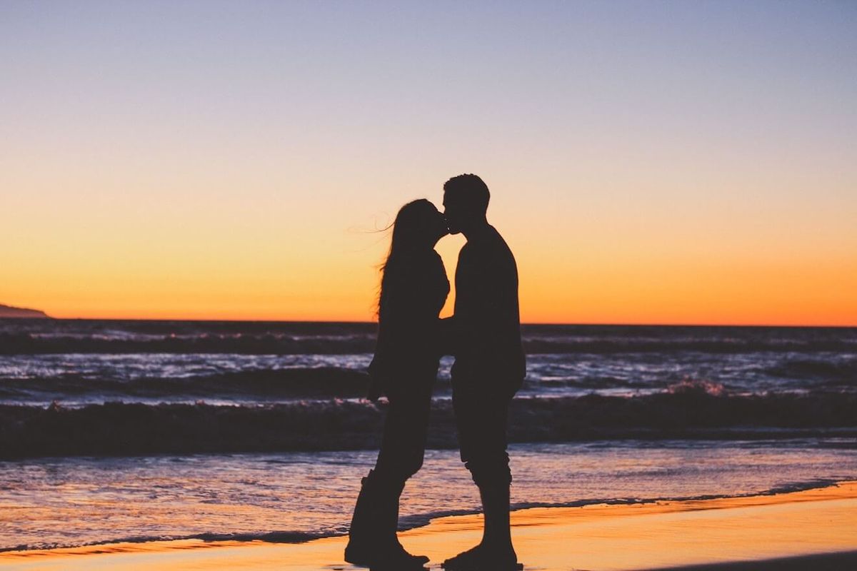 Mujer y hombre, enamorado, en, playa
