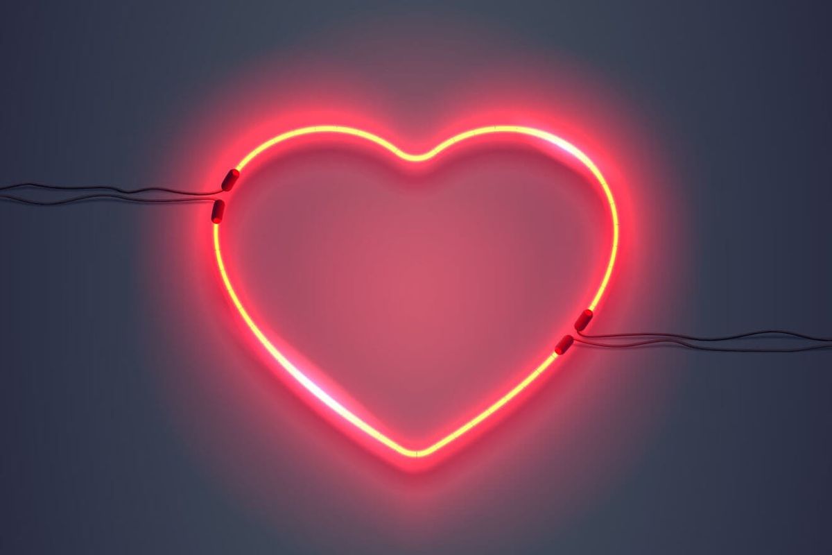 Kvēlojoša neona sirds