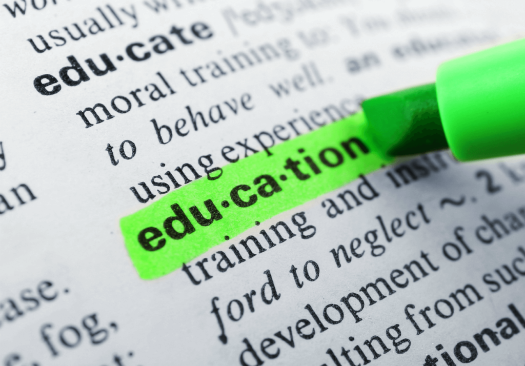 słownikowa definicja edukacji wyróżniona kolorem zielonym